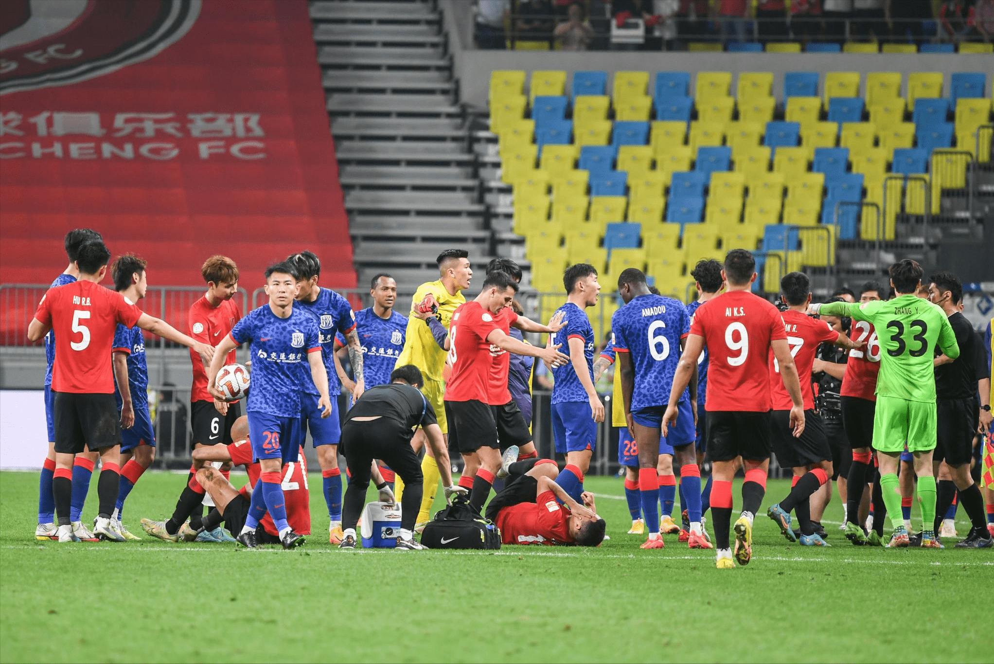 包含成都蓉城训练开放日，集结日扳平良机引欢呼，全明星赛在即，球队文化再被提及的词条